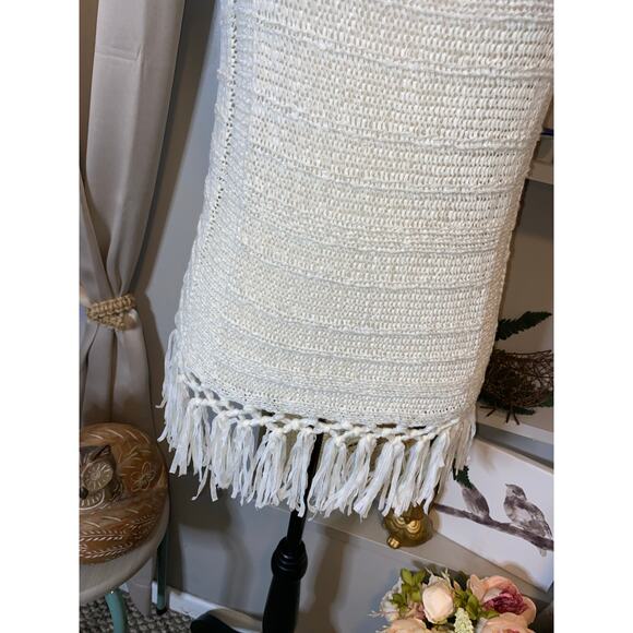 Lilly Pulitzer Small White/Cream GUC Crochet Style Knit Fringe Sleeveless Top - Picture 4 of 12